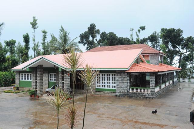 Foot Hills Homestay in Chikmagalur | Book Foot Hills Homestay | Rooms Availability at Homestay in Muliangiri foothills | Group Discounts for Foothills homestay Chikmagalur | Corporate deals for Foothi