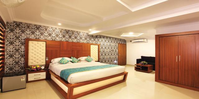 Holiday Hill Hotel & Suites